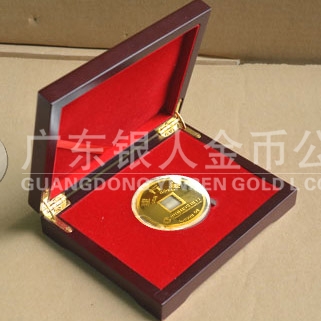 2013年3月南方醫(yī)院神經(jīng)外科論壇活動黃金紀念章盒子制作